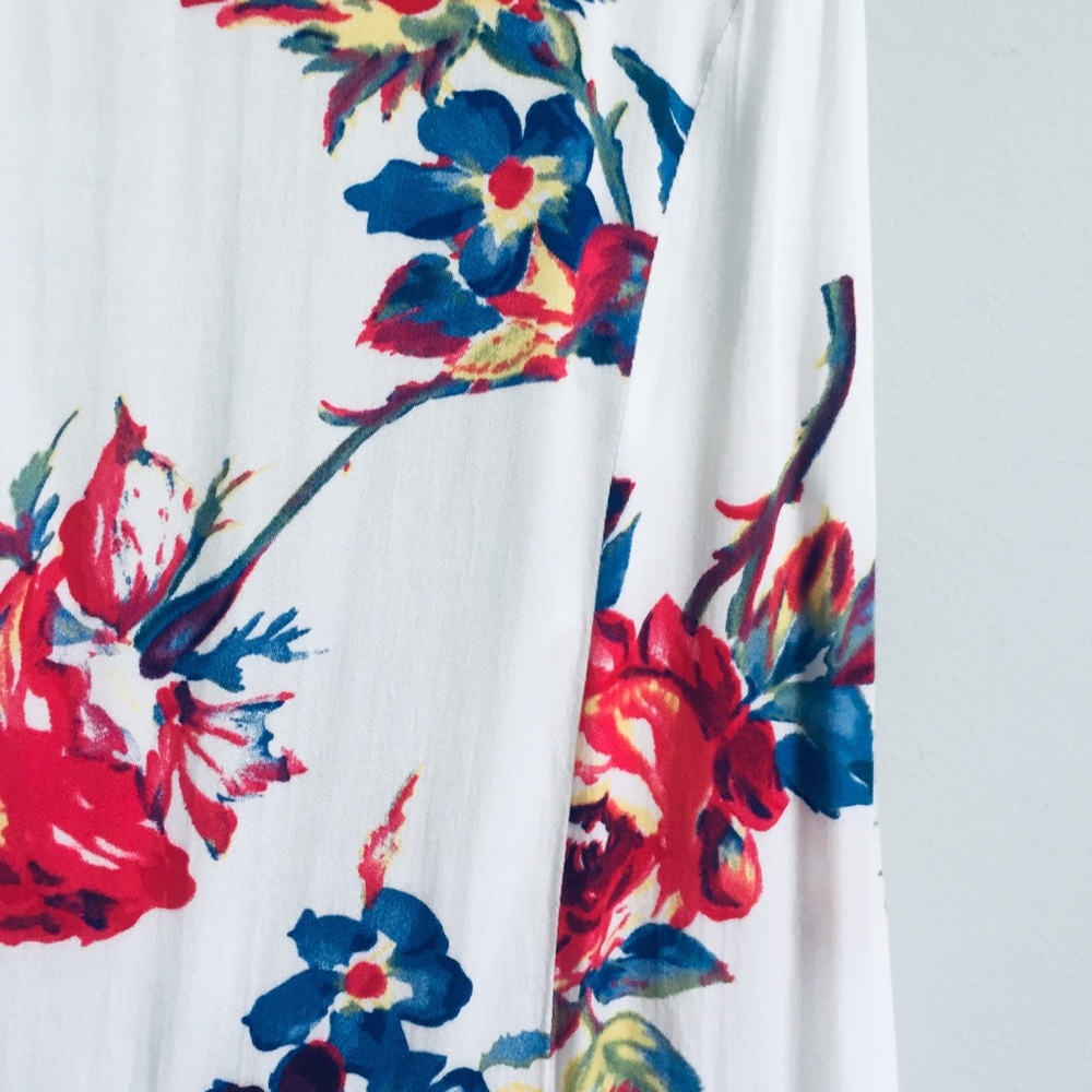 💝White Floral Maxi Dress - Picture 3 of 8